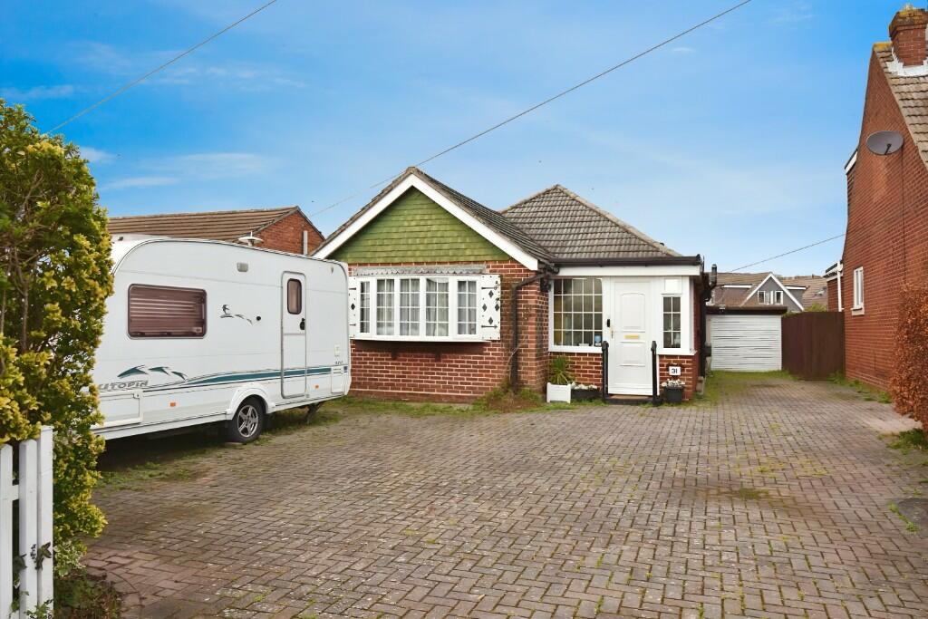 2 bedroom detached bungalow for sale in Locks Heath Park Road, Fareham, Hampshire, SO31