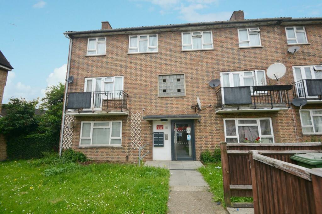 Studio flat for sale in Lower Road, Harrow, HA2 0DH, HA2
