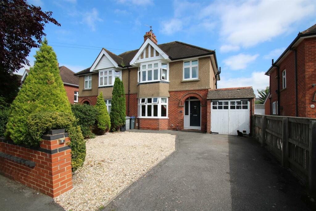 3 bedroom semidetached house for sale in Clarendon Avenue, Trowbridge