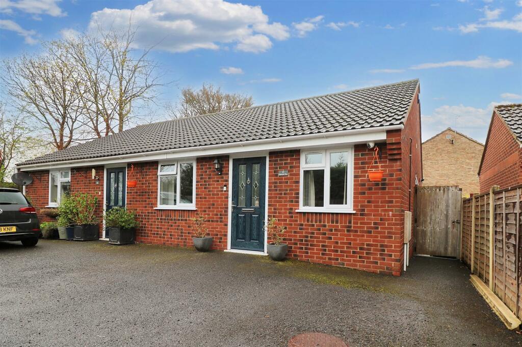 2 bedroom semidetached bungalow for sale in Clydesdale Close