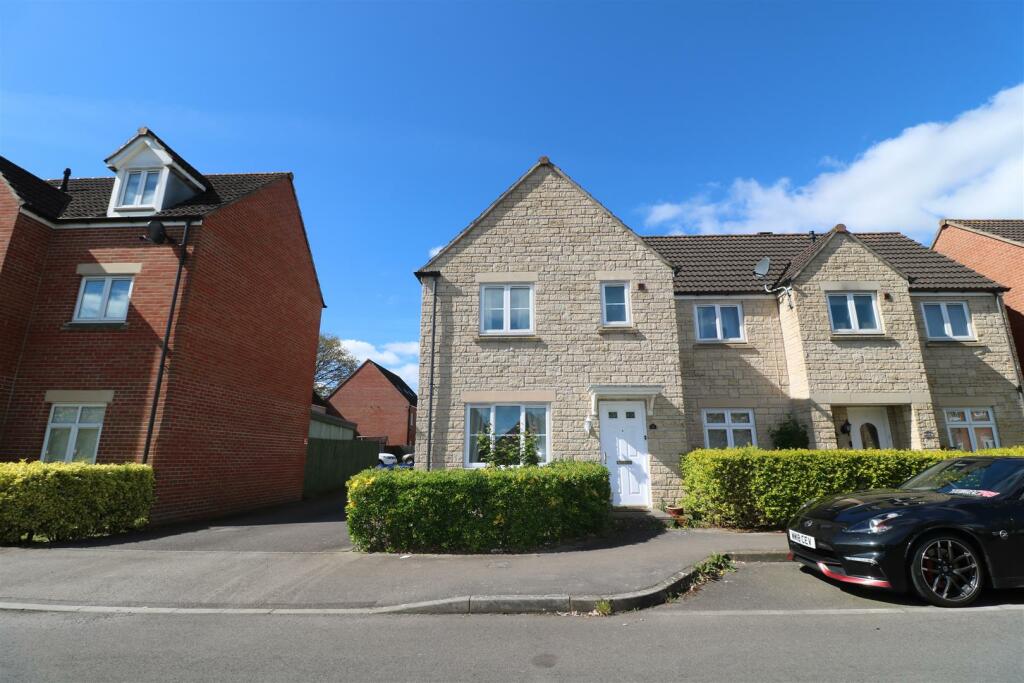 3 bedroom semidetached house for sale in Cavell Court, Trowbridge, BA14