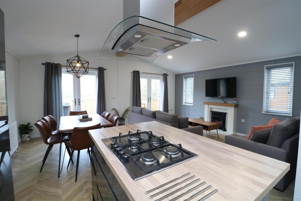 Additional property image - Lake View, Brokerswood