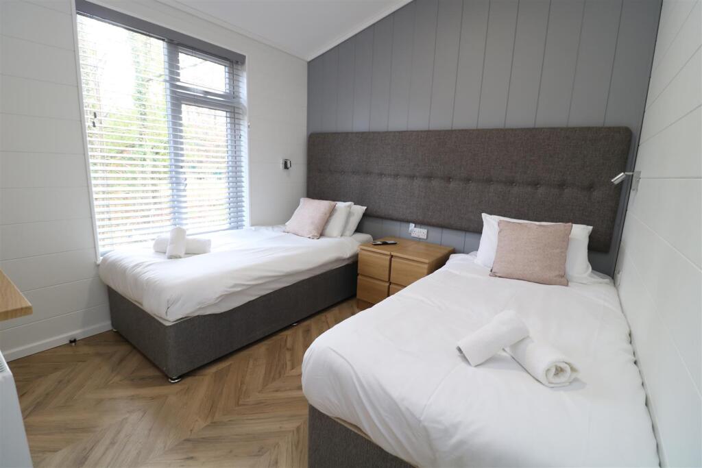 Additional property image - Lake View, Brokerswood