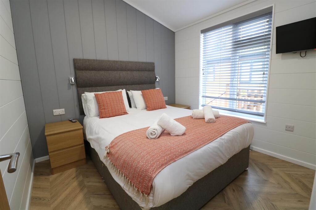 Additional property image - Lake View, Brokerswood