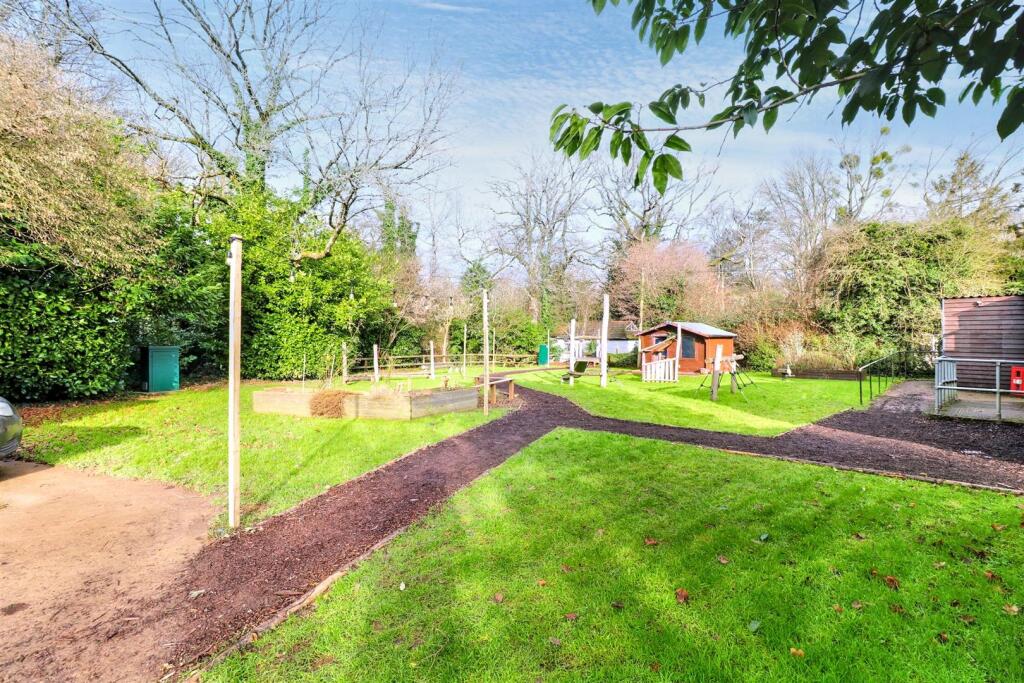 Additional property image - Lake View, Brokerswood