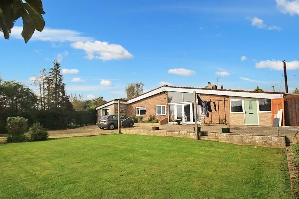 4 bedroom detached bungalow for sale in Semington, Trowbridge, BA14