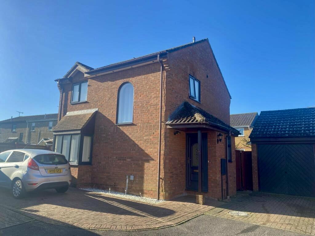 3 bedroom detached house for sale in Spencer Way, Stowmarket,, IP14