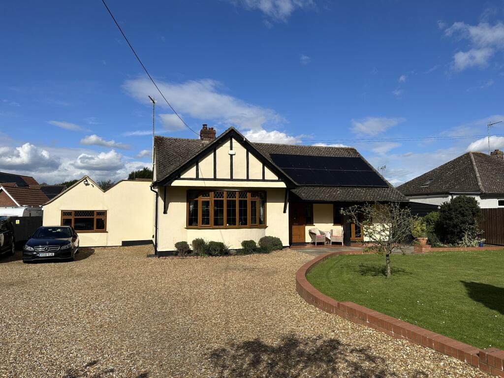 3 bedroom bungalow for sale in Needham Road, Stowmarket, IP14