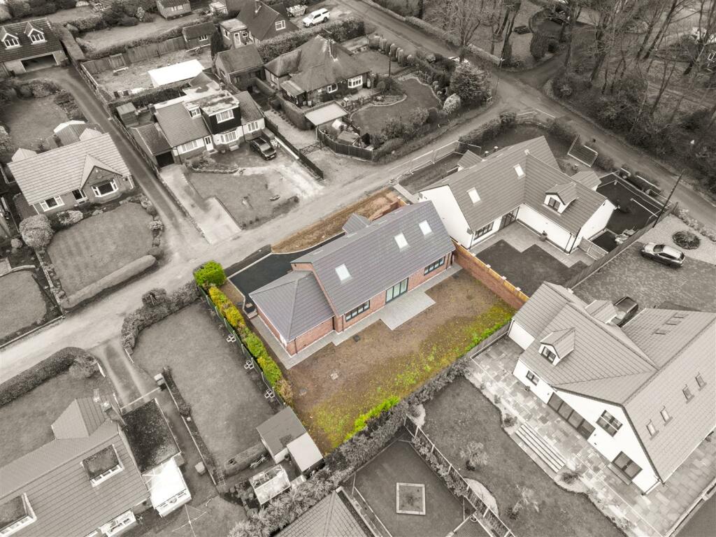 4 bedroom detached bungalow for sale in Central Drive, Wingerworth