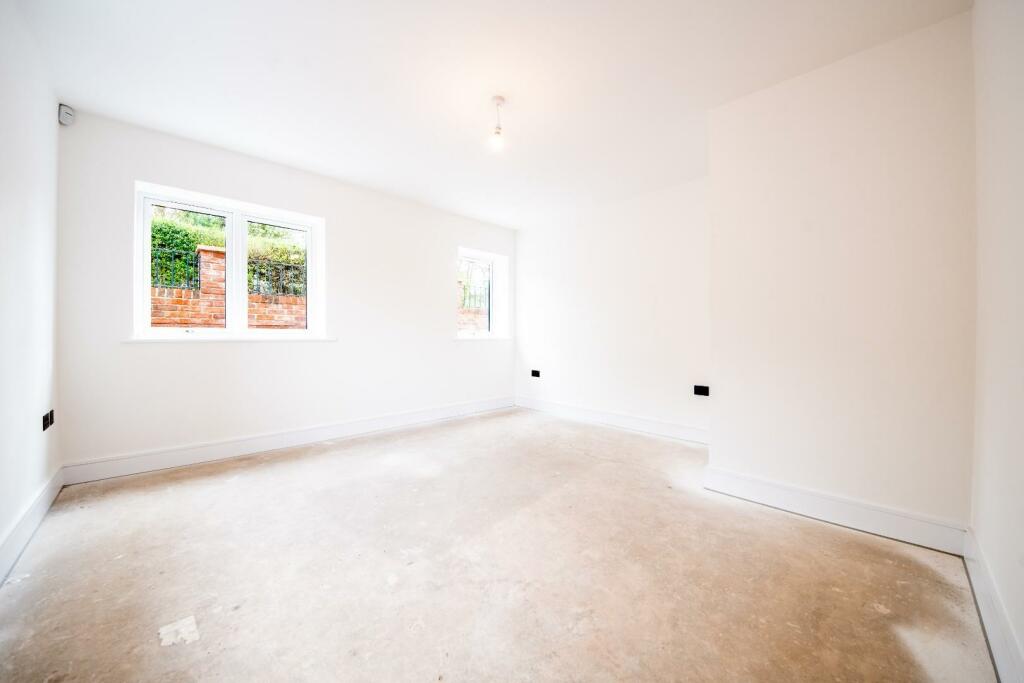 4 bedroom detached house for sale in Hockley Lane, Wingerworth