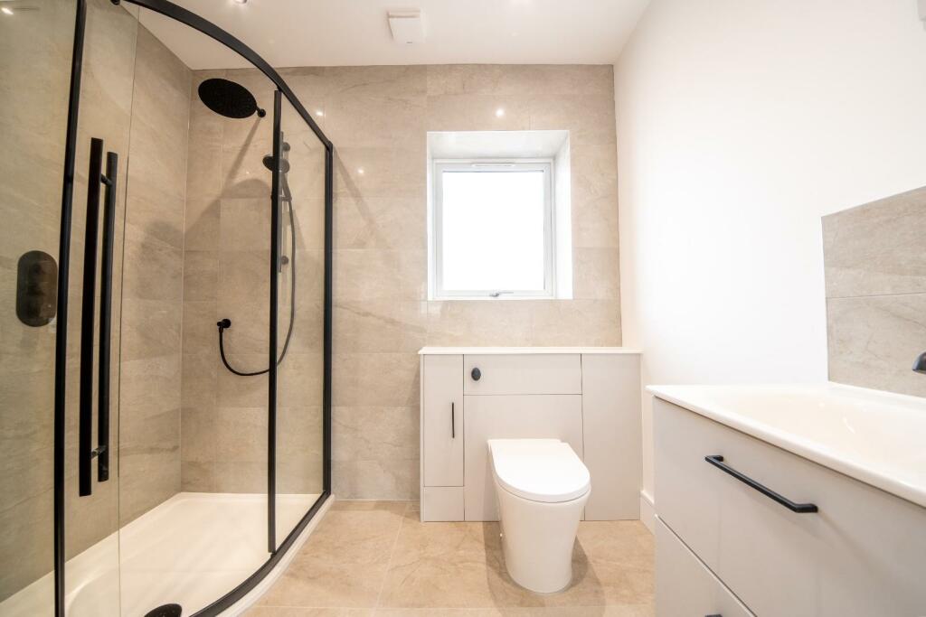 4 bedroom detached house for sale in Hockley Lane, Wingerworth, Chesterfield, S42 6QG, S42