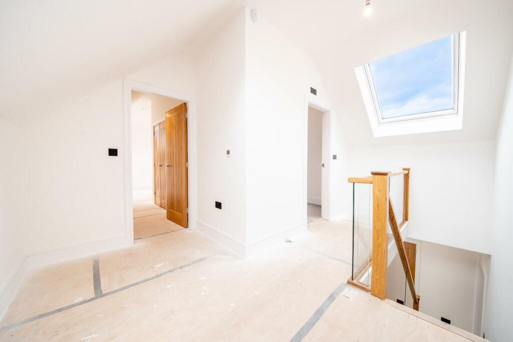 4 bedroom detached house for sale in Hockley Lane, Wingerworth