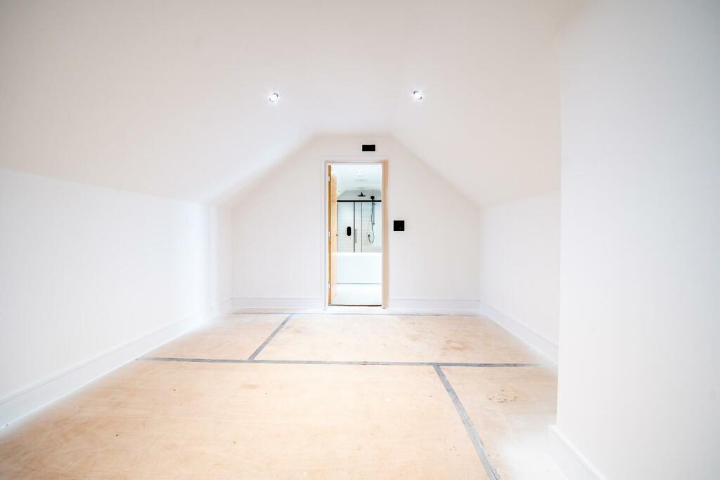 4 bedroom detached house for sale in Hockley Lane, Wingerworth