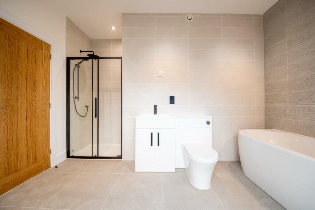 4 bedroom detached house for sale in Hockley Lane, Wingerworth