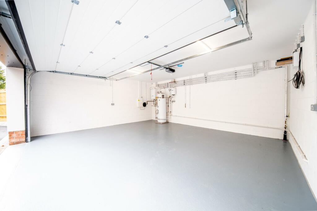 4 bedroom detached house for sale in Hockley Lane, Wingerworth