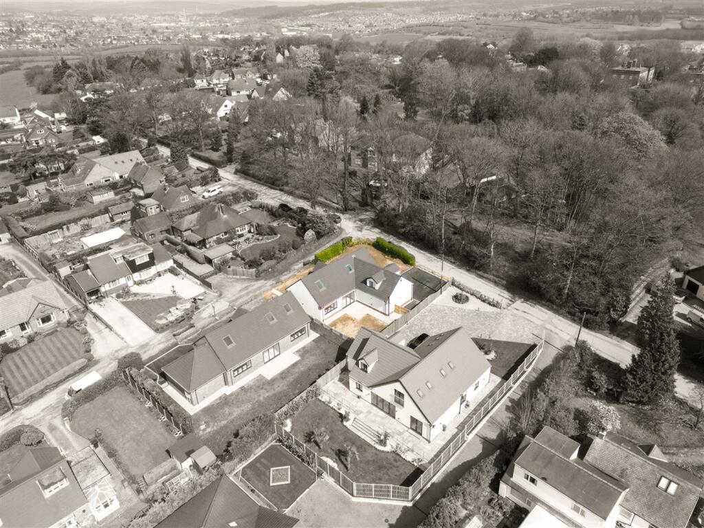 4 bedroom detached house for sale in Hockley Lane, Wingerworth