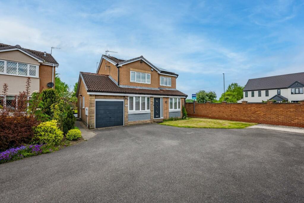 5 bedroom detached house for sale in Upper Newbold Close, Upper Newbold, Chesterfield, S41 8XD, S41