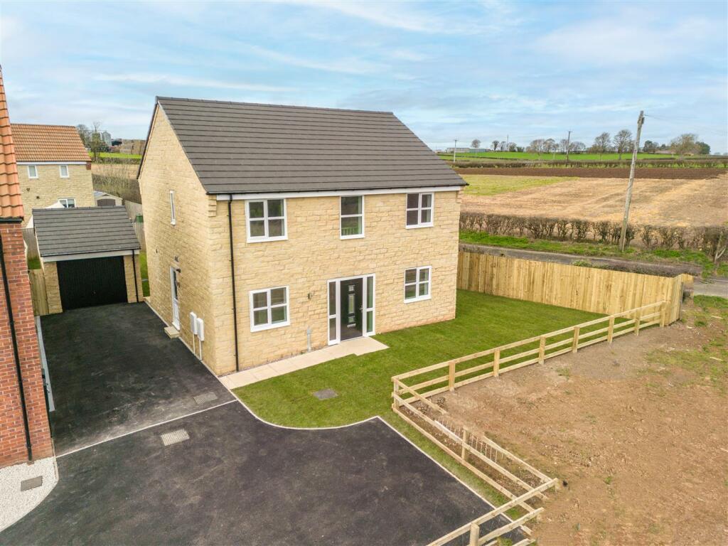 4 bedroom detached house for sale in Leyland Drive, Bolsover