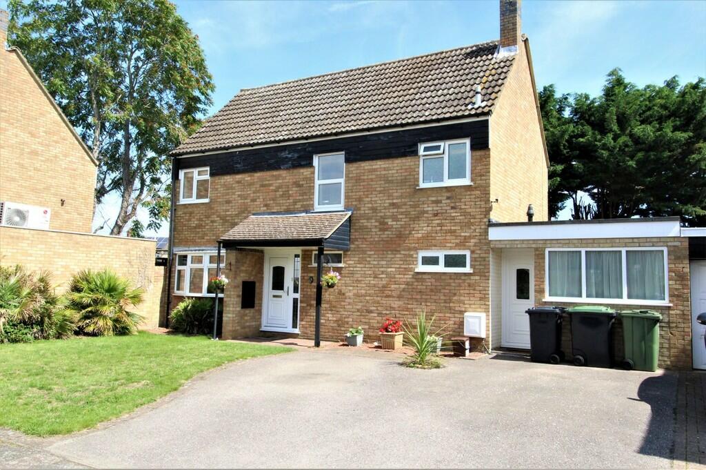 4 bedroom detached house for sale in The Knolls, Beeston, SG19