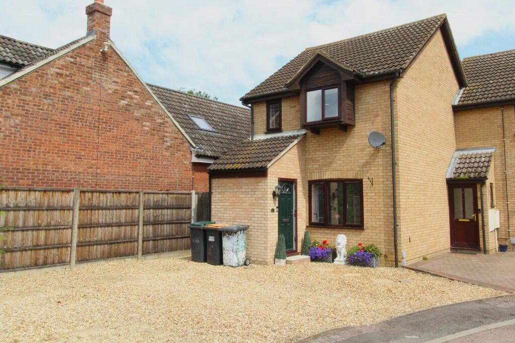 3 bedroom end of terrace house for sale in Normans Close, Great Barford
