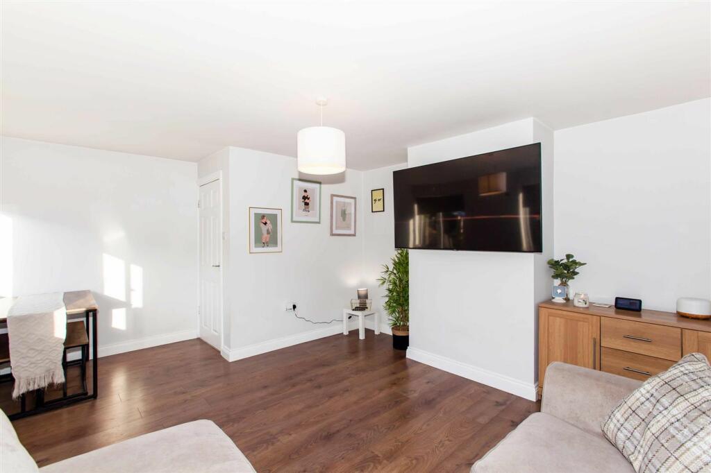 3 bedroom semidetached house for sale in Park Road, Shirebrook, NG20