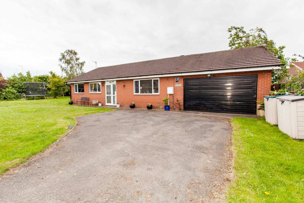 3 bedroom detached bungalow for sale in Field View, Hickinwood Lane, Clowne, S43