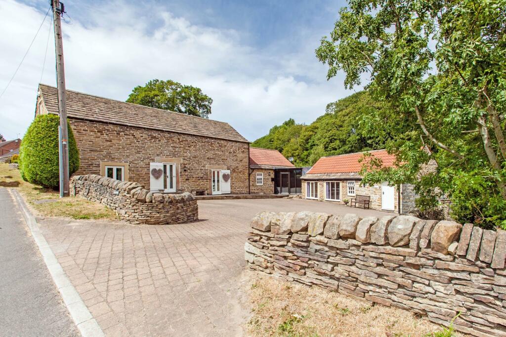 Main image of property: Loads Road, Holymoorside, S42