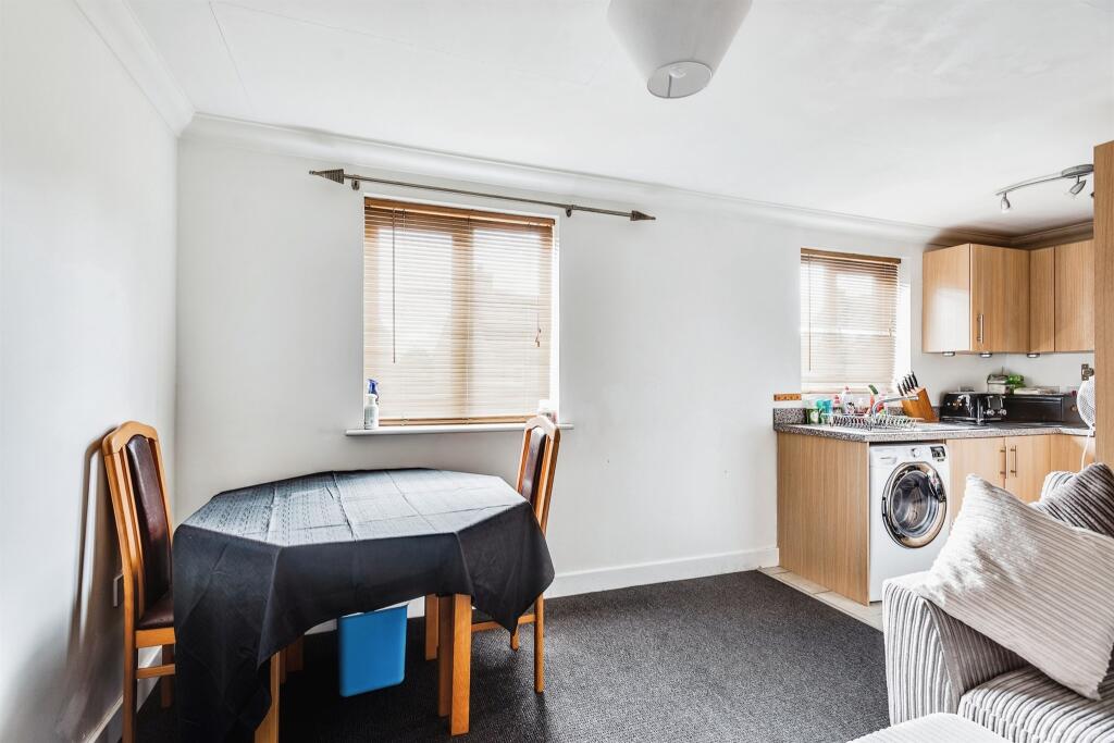 2 bedroom coach house for sale in White Eagle Road, Swindon, SN25