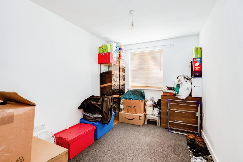 2 bedroom coach house for sale in White Eagle Road, Swindon, SN25