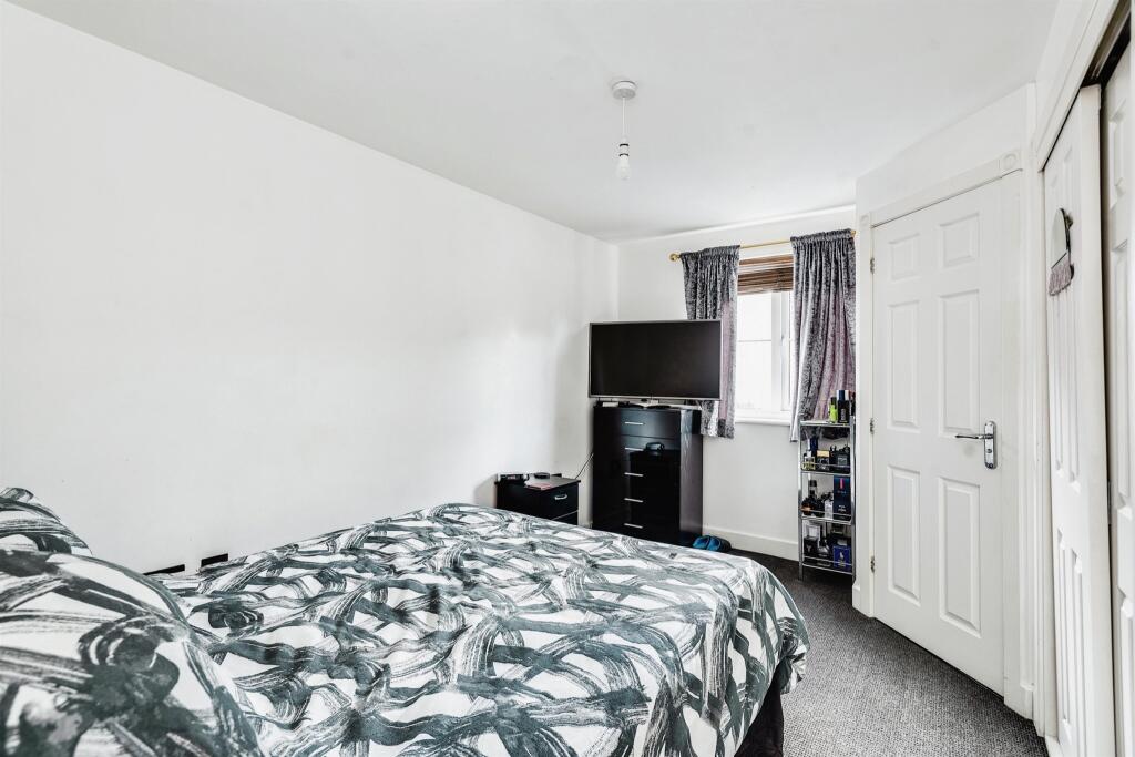 2 bedroom coach house for sale in White Eagle Road, Swindon, SN25