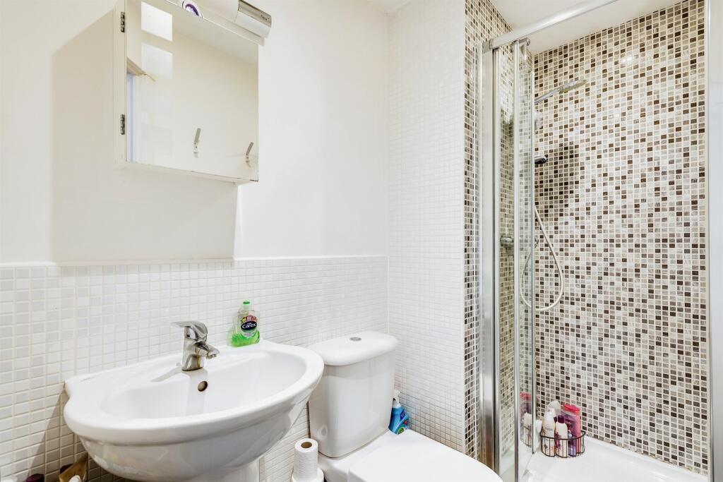 2 bedroom coach house for sale in White Eagle Road, Swindon, SN25