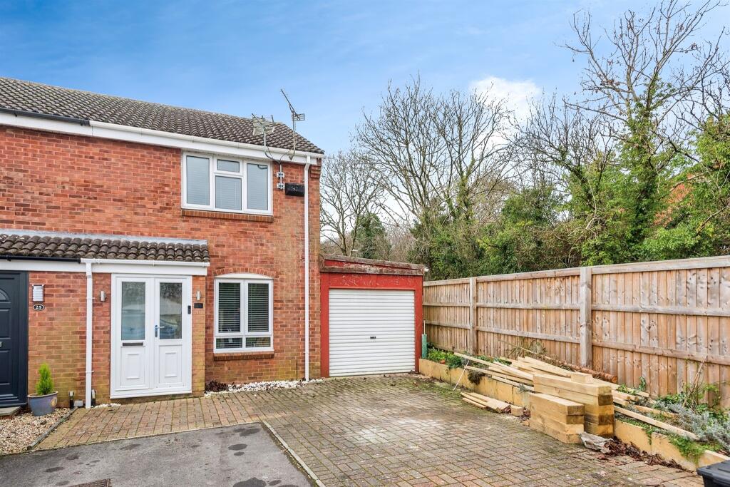 2 bedroom end of terrace house for sale in Stonefield Close, Eastleaze