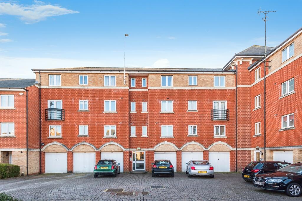 2 bedroom apartment for sale in Padstow Road, Swindon, SN2