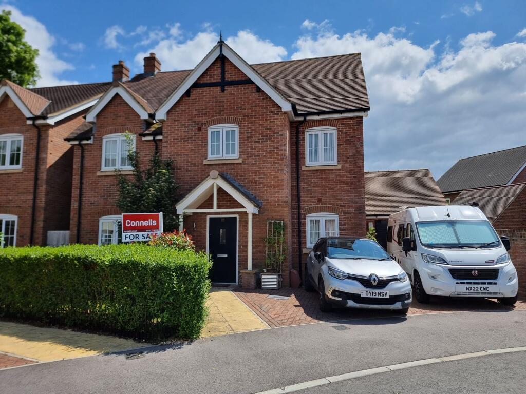 4 bedroom detached house for sale in Fortuna Road, Blunsdon, SWINDON, SN26