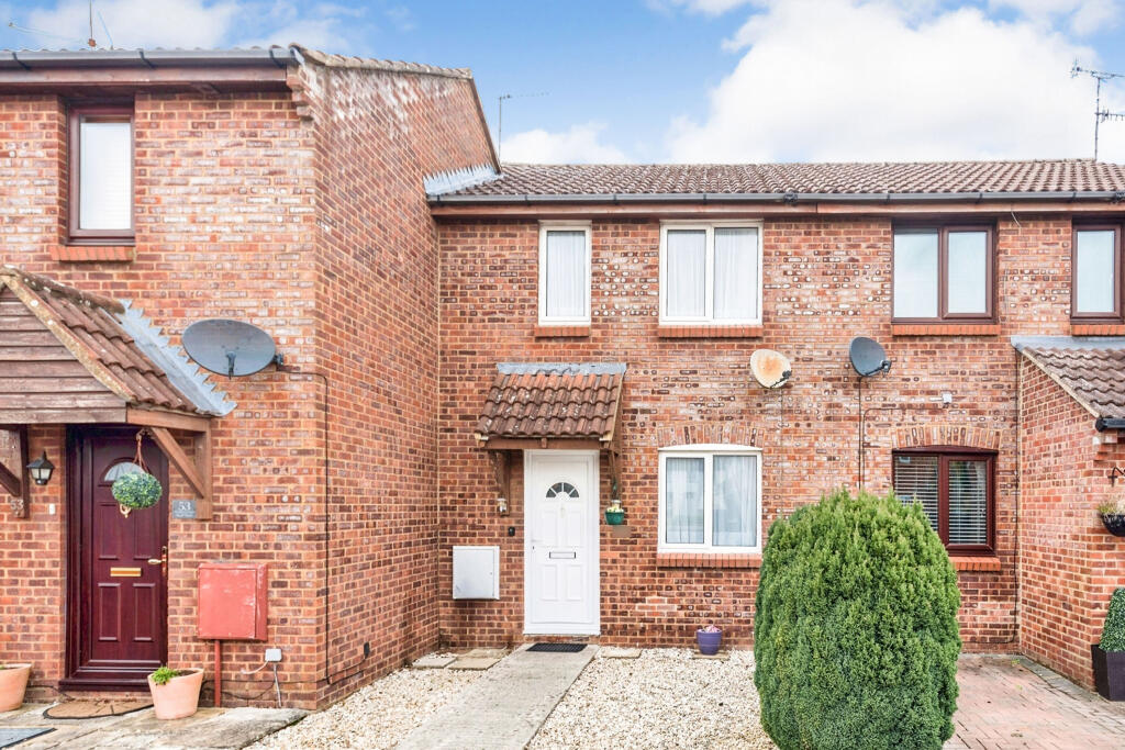 2 bedroom terraced house for sale in Windflower Road, Swindon, SN25