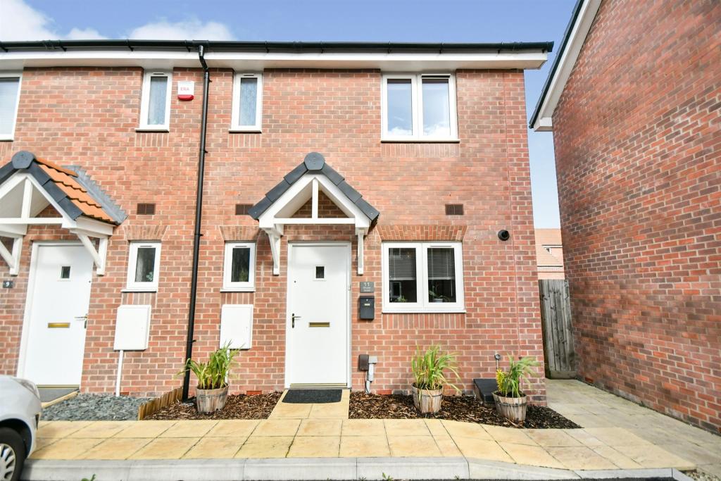 2 Bedroom End Of Terrace House For Sale In Shuter Grove, Swindon, SN25