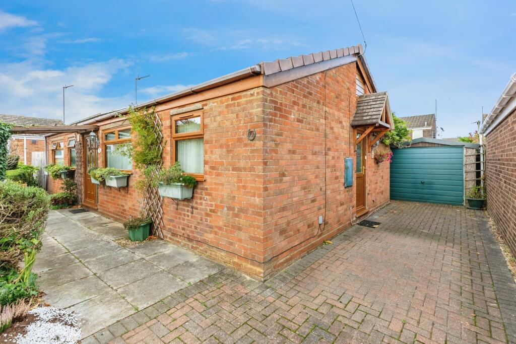 Main image of property: Ardens Grove, Rothersthorpe, Northampton