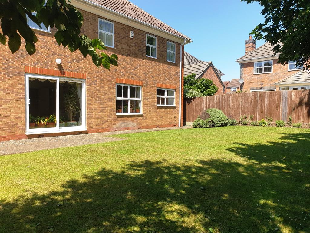 4 bedroom detached house for sale in Battalion Drive, Wootton ...