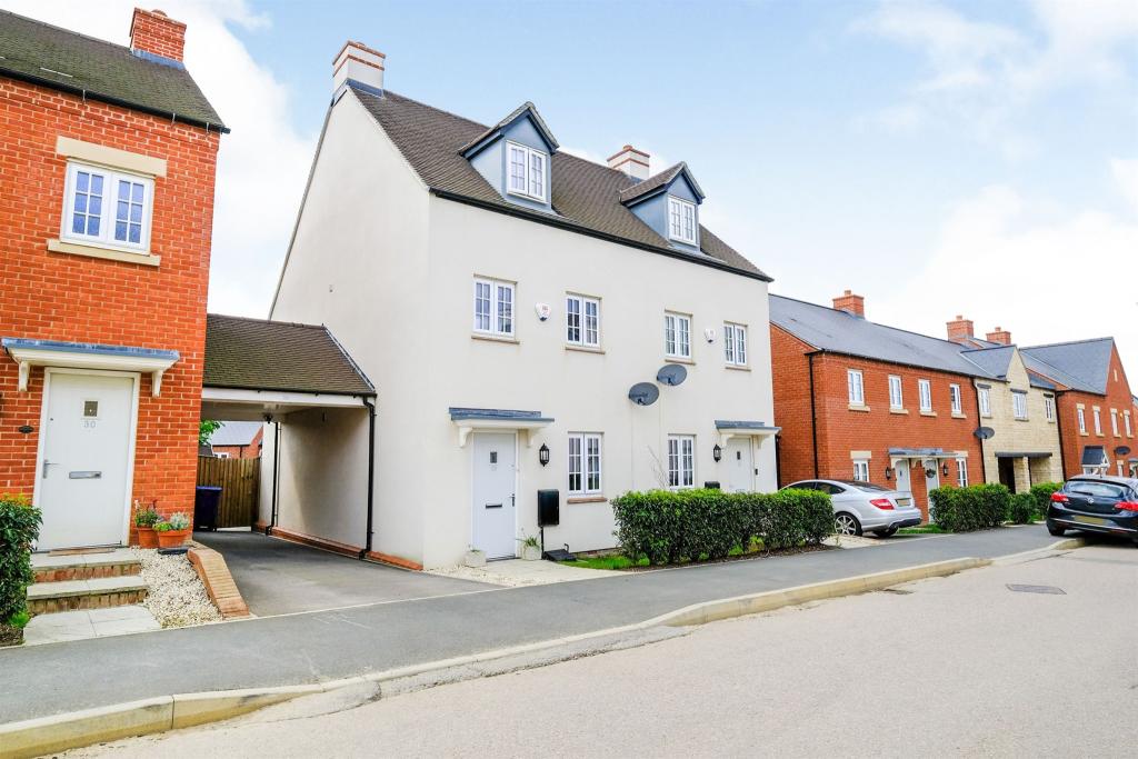 3 bedroom semidetached house for sale in Poppyfield Road, Wootton