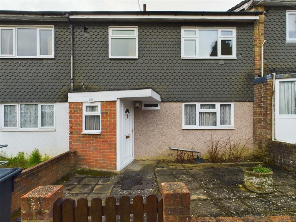 3 bedroom terraced house for sale in New Addington, Croydon, CR0