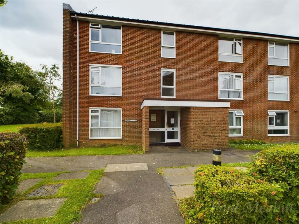 1 bedroom flat for sale in Holmbury Grove, Featherbed Lane, Croydon, CR0