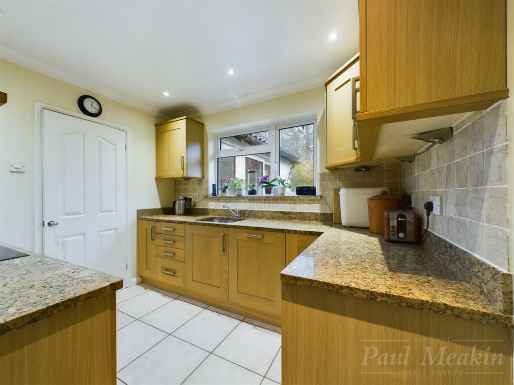Additional property image - Ballards Way, Croydon