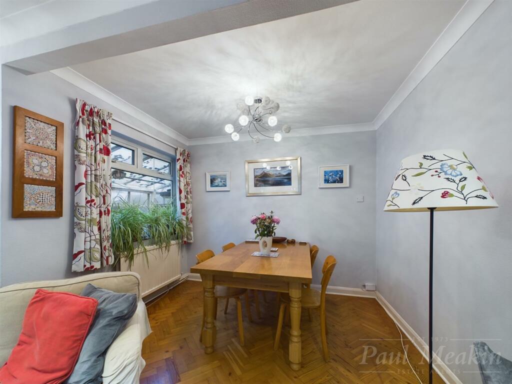 Additional property image - Ballards Way, Croydon