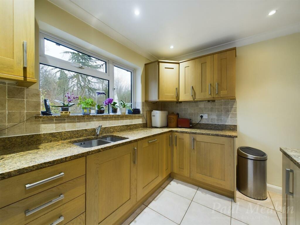 Additional property image - Ballards Way, Croydon