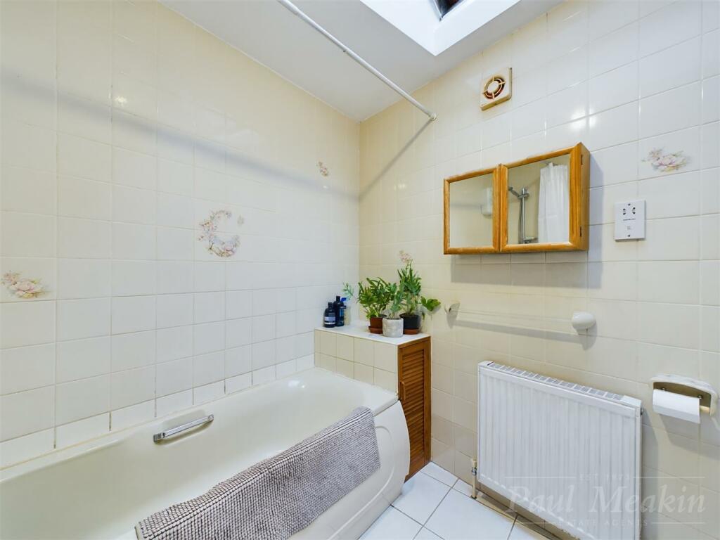 Additional property image - Ballards Way, Croydon