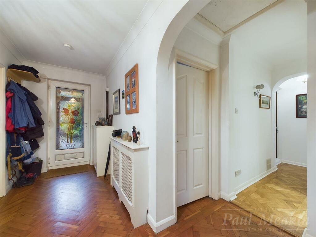 Additional property image - Ballards Way, Croydon