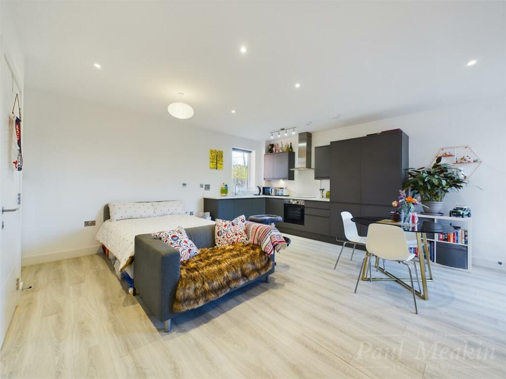 Additional property image - Melville Avenue, South Croydon