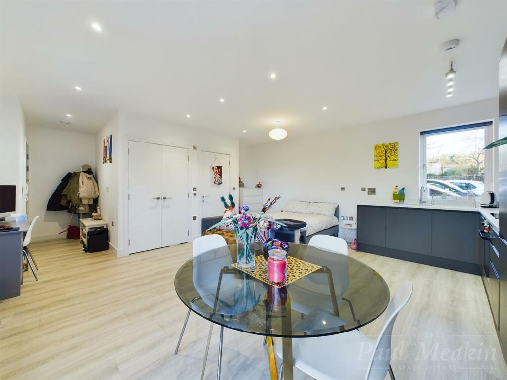 Additional property image - Melville Avenue, South Croydon