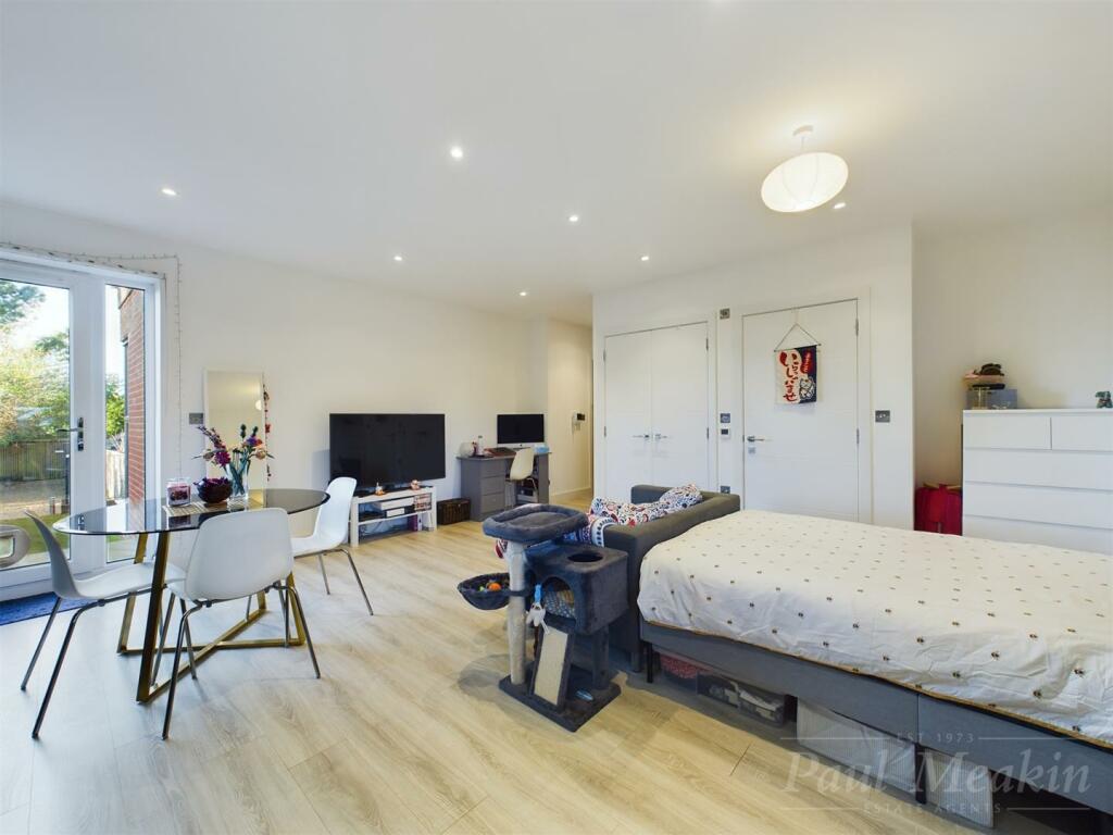 Additional property image - Melville Avenue, South Croydon