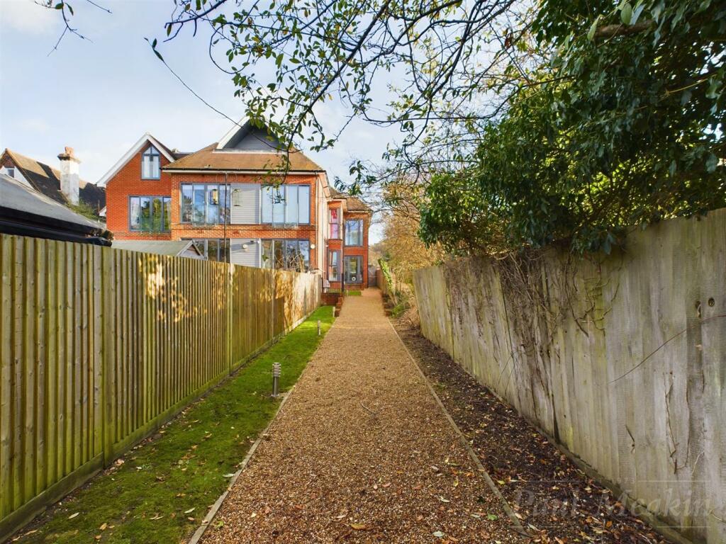 Additional property image - Melville Avenue, South Croydon